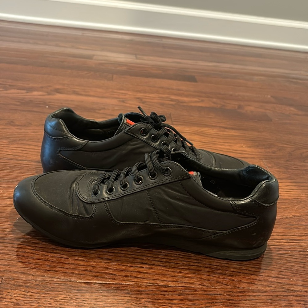 Prada sneakers size 8.5 barely worn 4E 2777